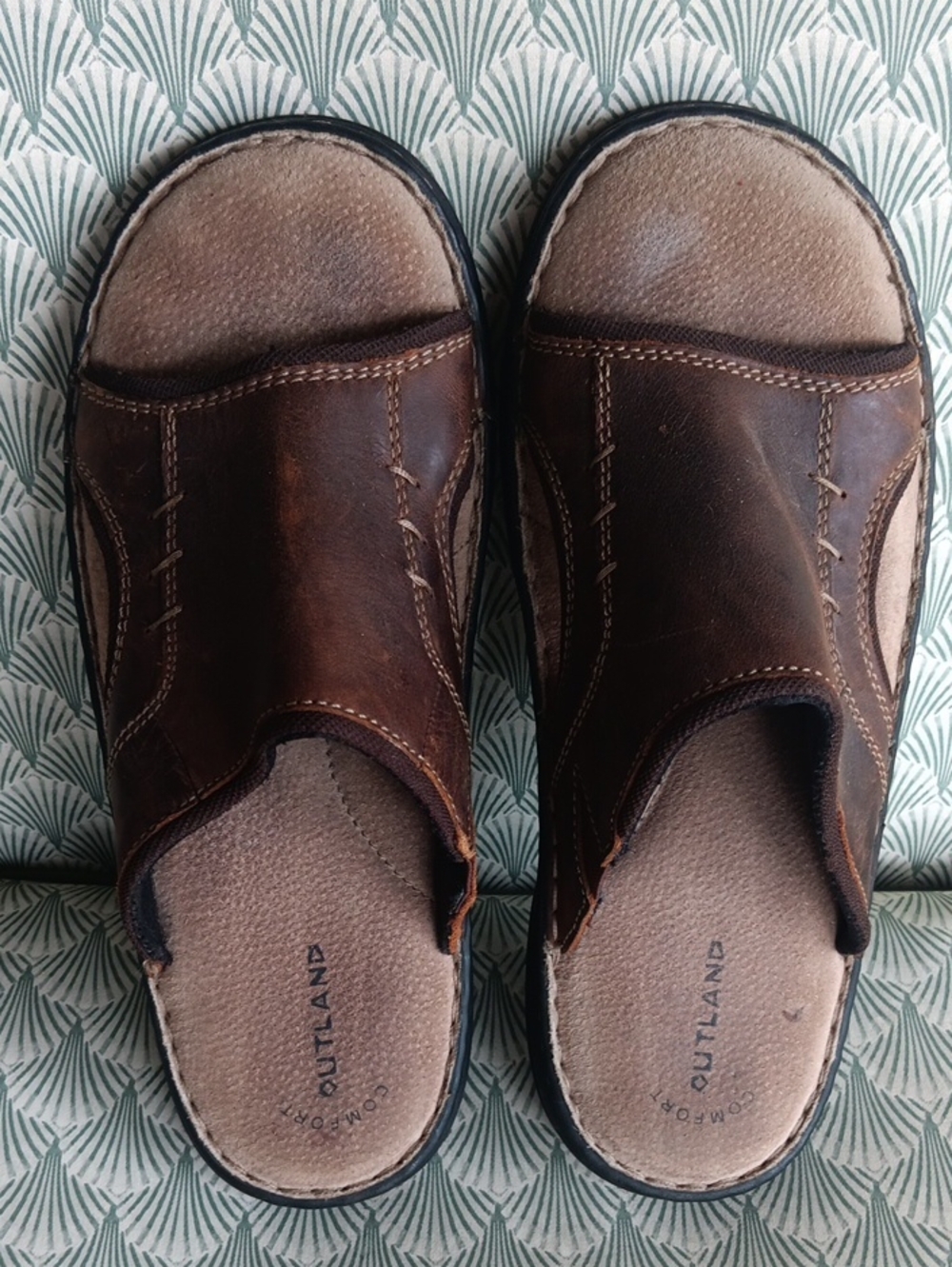 Mens Outland Brown Leather Slides. Size 10